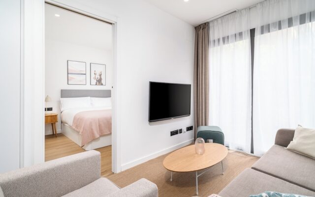 Limehome Barcelona Plaça Pirineus