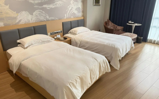 Eastern Kaiyue Business Hotel