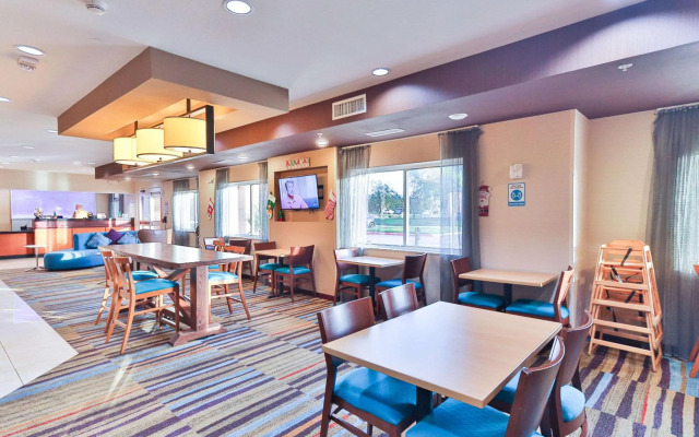 Comfort Inn & Suites