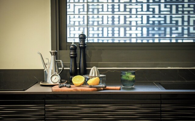 Stylish 3BR Apt with Patio in the City