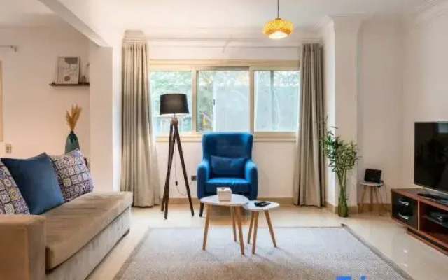 Modern Retreat | Smart TV | 2min to Riverfront