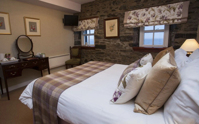 Port Charlotte Hotel
