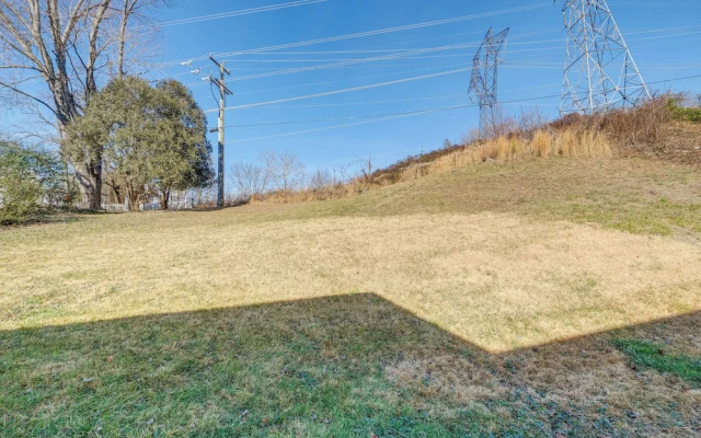 Pet-friendly Woodbridge Retreat Near Potomac Mills