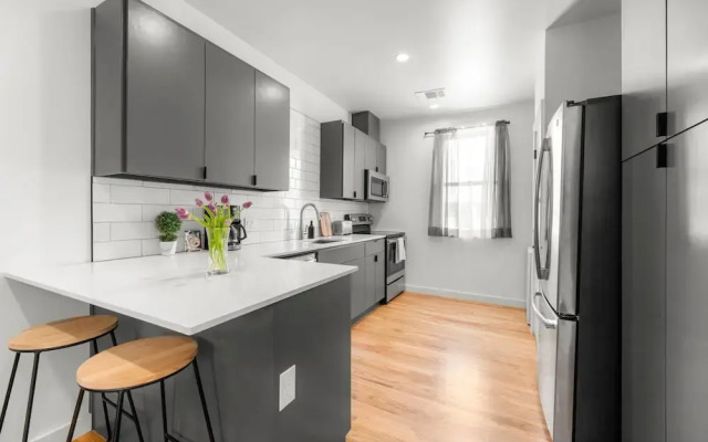 East Austin Condo - 2 Bedrooms & Parking