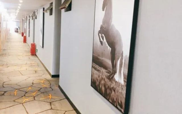 Xinyi Selection Hotel (Shenzhen Dongmen Store)