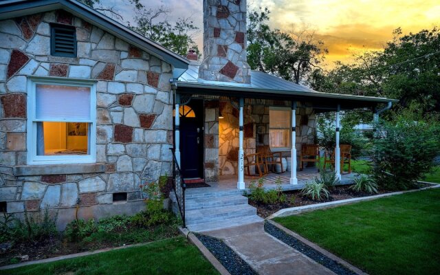 The Rock Haus With Hot Tub