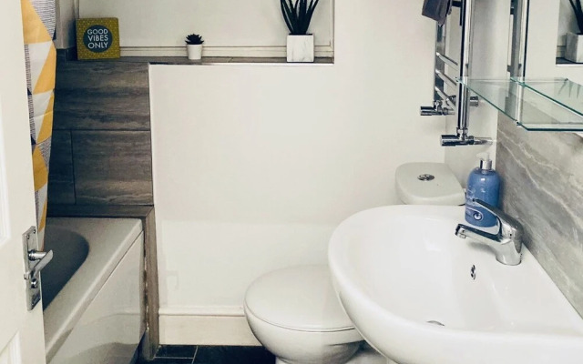 Inviting 7-bed House in Coventry City Centre