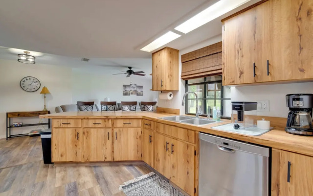 Walk to Lake: Geataway w/ Yard in Inverness