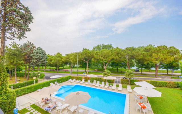 Hi Hotels Sirmione - Lakeview Pool