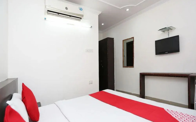 Oyo 23428 Royal Regency