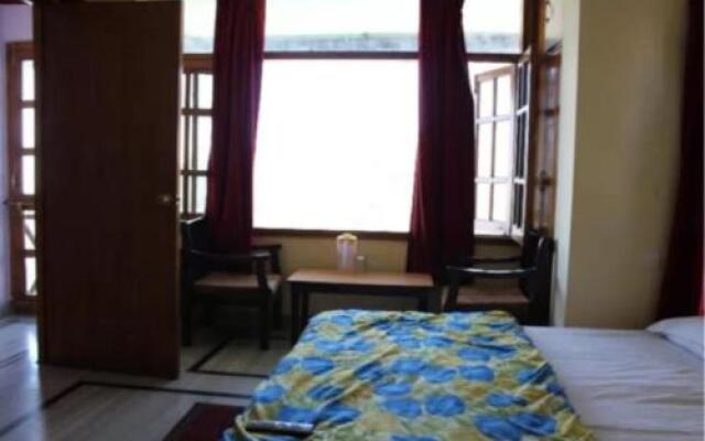 Pleasant Stay Near Library