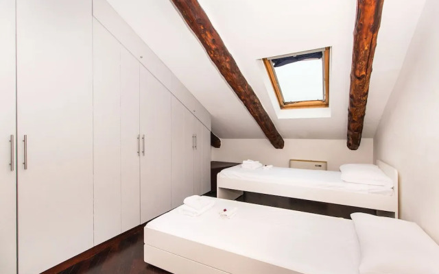 Cenisia Attic Apartment