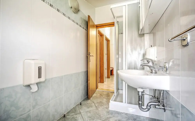 Elegant Apartment in Banjole near Fratarski Otok Island
