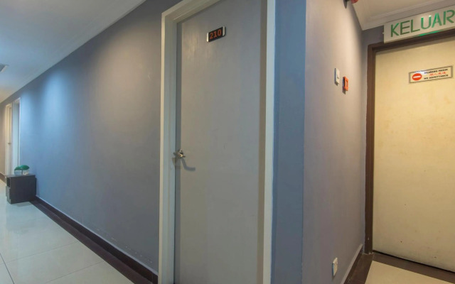 Super OYO 761 City Hotel