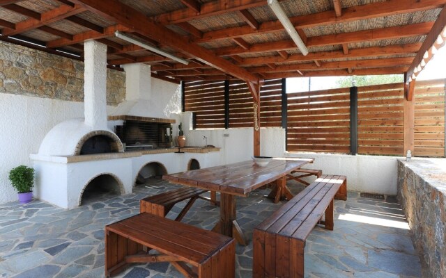 Villa Nefeli - Six Bedroom Villa