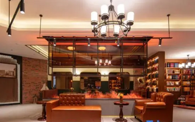 James Joyce Coffetel (Qingdao Zhanqiao Railway Station)
