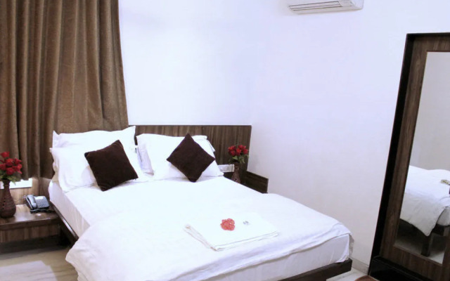 OYO Flagship 312 Near Ashram Road