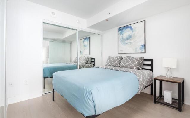 Upscale & Modern 1bd + Den in heart of Downtown!