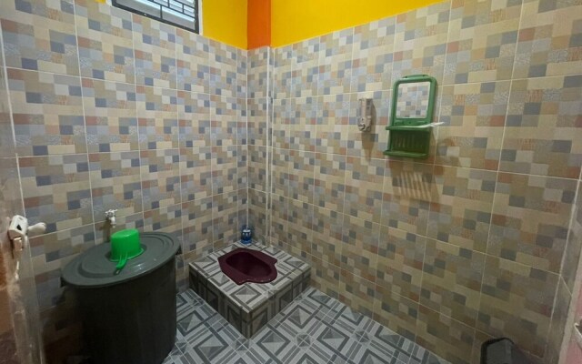 SPOT ON 93378 Lona Guest House SyariahNearScience Park Universitas Riau