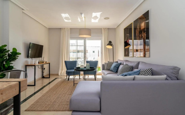 Puente Romano Modern flat, Best location in town