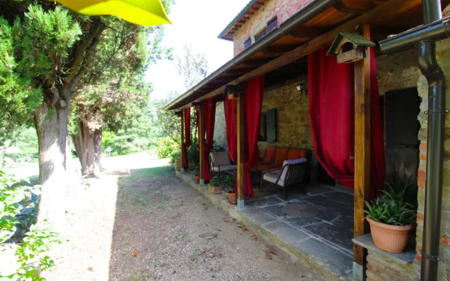Stunning private villa for 6 guests with private pool, TV, pets allowed and parking