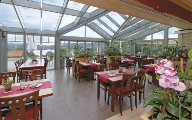 Panorama-Hotel Am See