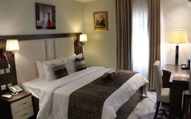 De Santiago Milan Hotel and Suites