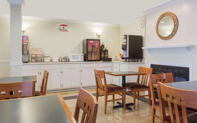 Super 8 by Wyndham Atlanta Northeast GA