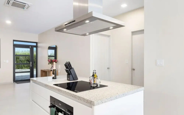 High-end Villa Walk to Beach Pool Ocean View