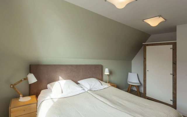 New and luxurious villa, a 5-minute walk from beach and dunes.
