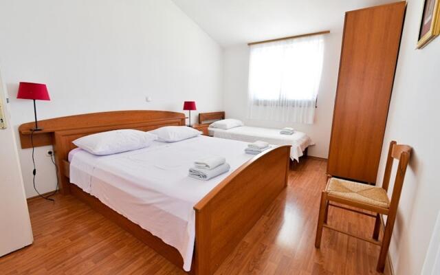 Ani - Family Friendly - A1(7)