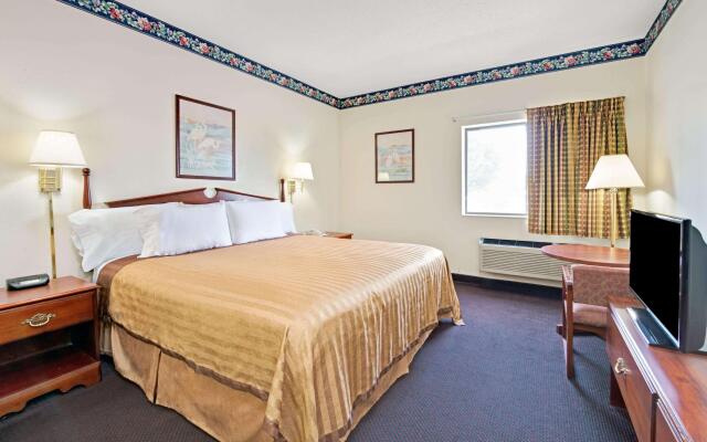 Travelodge by Wyndham St. Louis