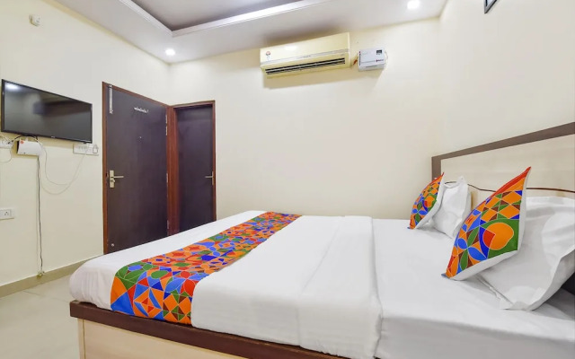 Pink Palace by FabHotel