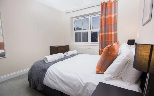 Bright top Floor one bed apt in Southville