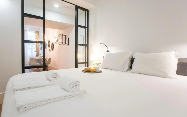 Elegant & Bright Flat by LovelyStay