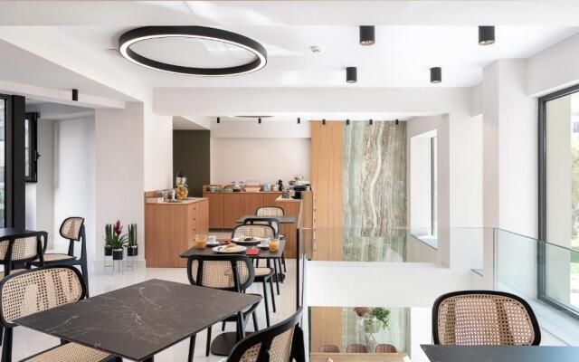 M City Hotel