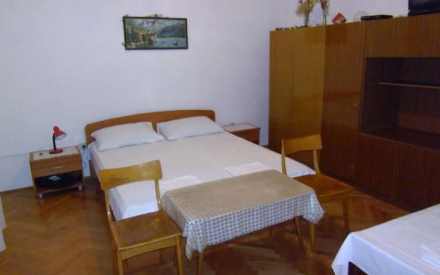 Ivan1 - 10m from the beach with parking - A1 Donji(4+1)