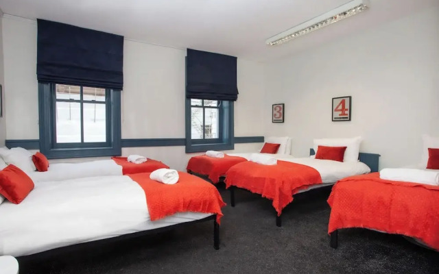 higgihaus 107 Sleeps 4  Monday - Friday
