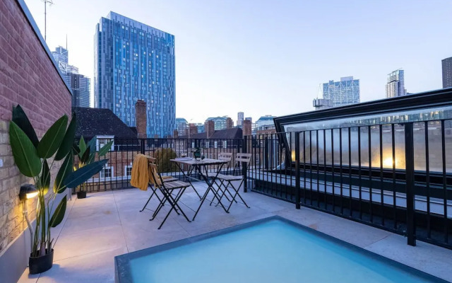 Three Bedroom Near Brick Lane by Belvilla