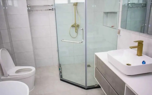 Lux Suites Royal Oaks Residency