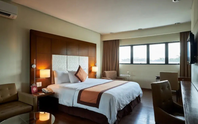 San Tomas Suites