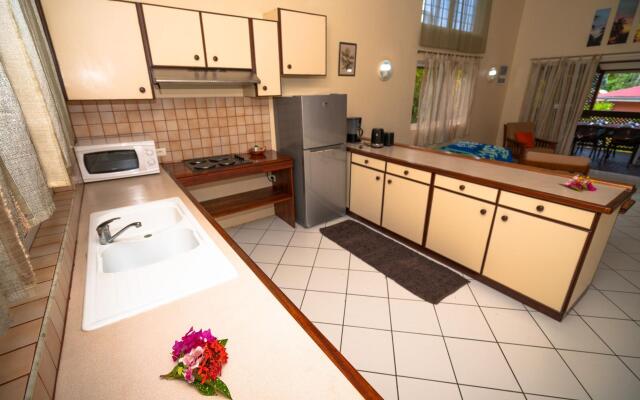 Bora Bora Holiday's Lodge and Villa