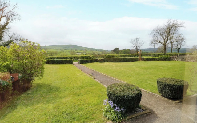 Upper Hurst Farmhouse