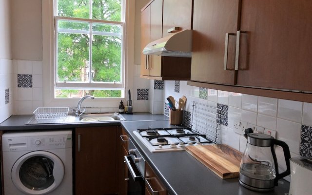 Traditional 3 Bedroom Tenement in Marchmont