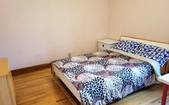 Apartment near Metro Monk Station