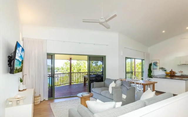 Shorelines 2 on Hamilton Island by HamoRent