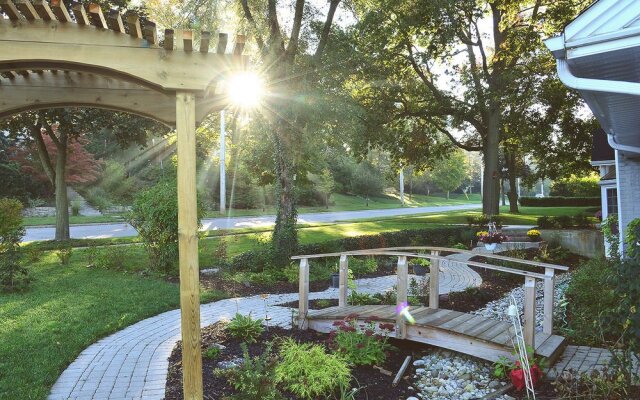 Inn-Chanted Forest B&B