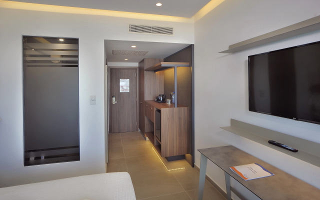 Nelia Beach Hotel & Spa