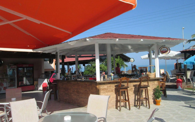 Ninos on the Beach
