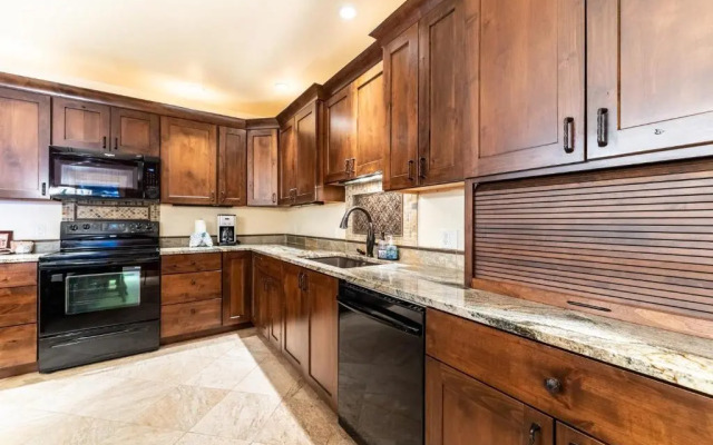 Tenderfoot Lodge by Summit County Mountain Retreats